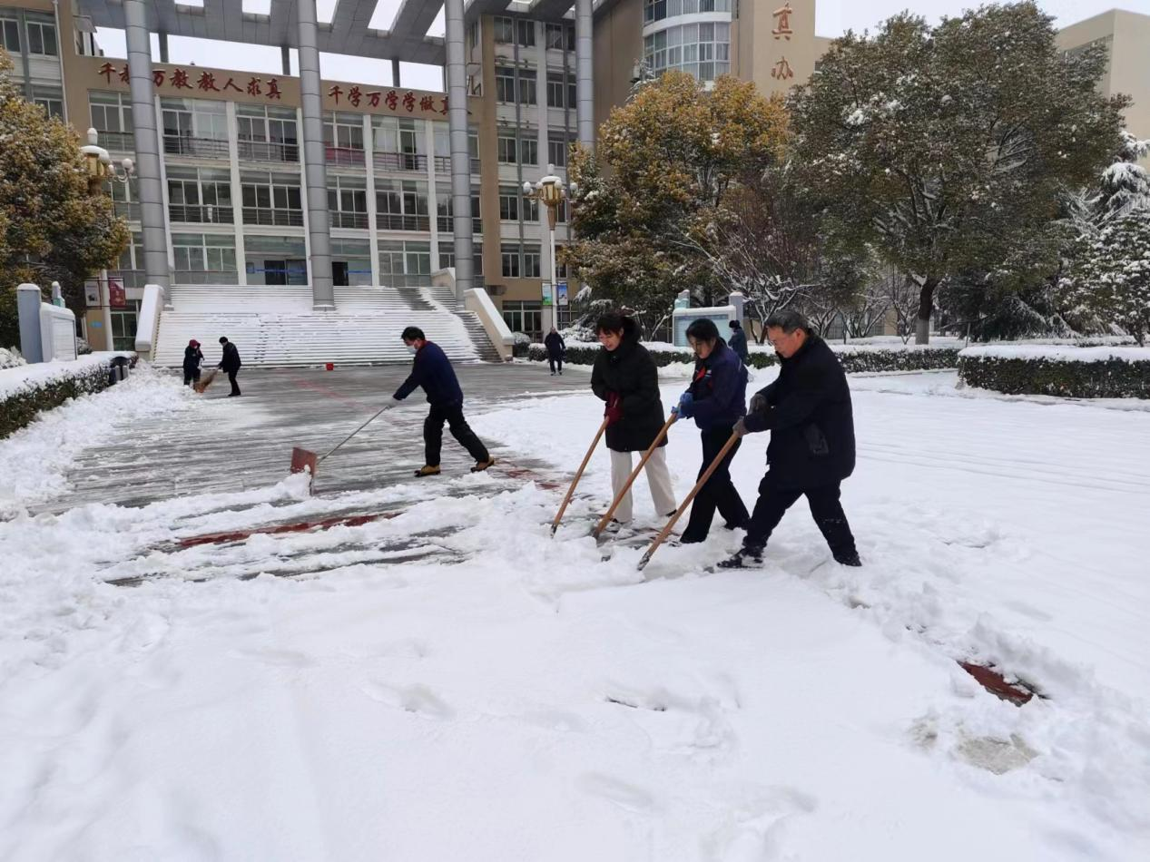 最美不過下雪天，溫暖不過物業人