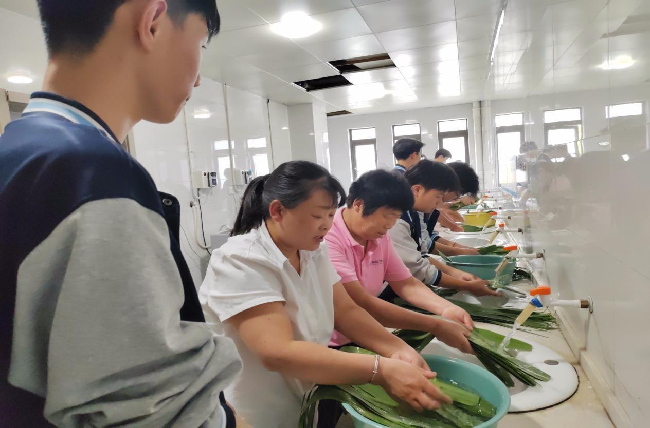 粽葉飄香寄深情，端午祝福助學子——安徽邦和物業雪楓中學項目部溫情助考活動紀實