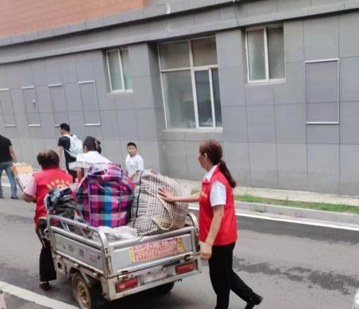 傳承雷鋒精神，綻放時代光芒 ——邦和物業宿馬一中項目部助力學生放假