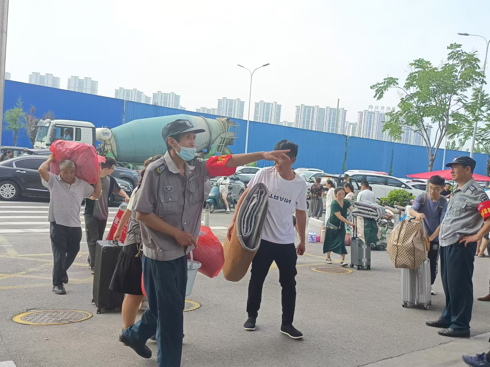 汗水澆灌希望路，笑容開啟新學期 ——宿馬一中項目部開學迎新季