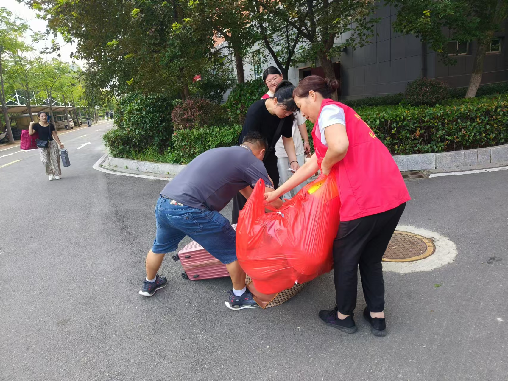 汗水澆灌希望路，笑容開啟新學期 ——宿馬一中項目部開學迎新季