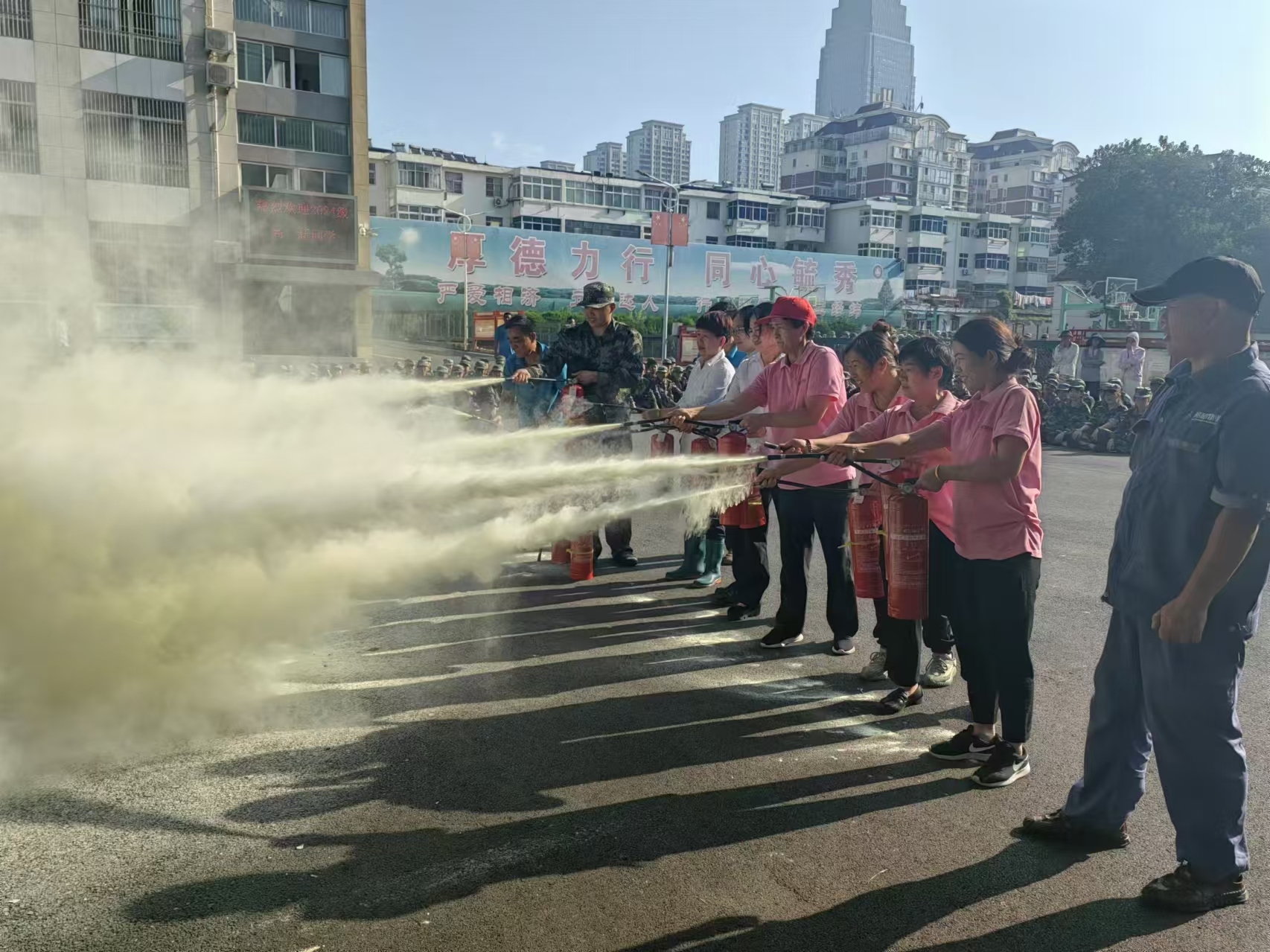 警報鳴秋晨，演練筑平安 —— 安徽邦和物業宿州三中項目部成功舉辦消防演練活動