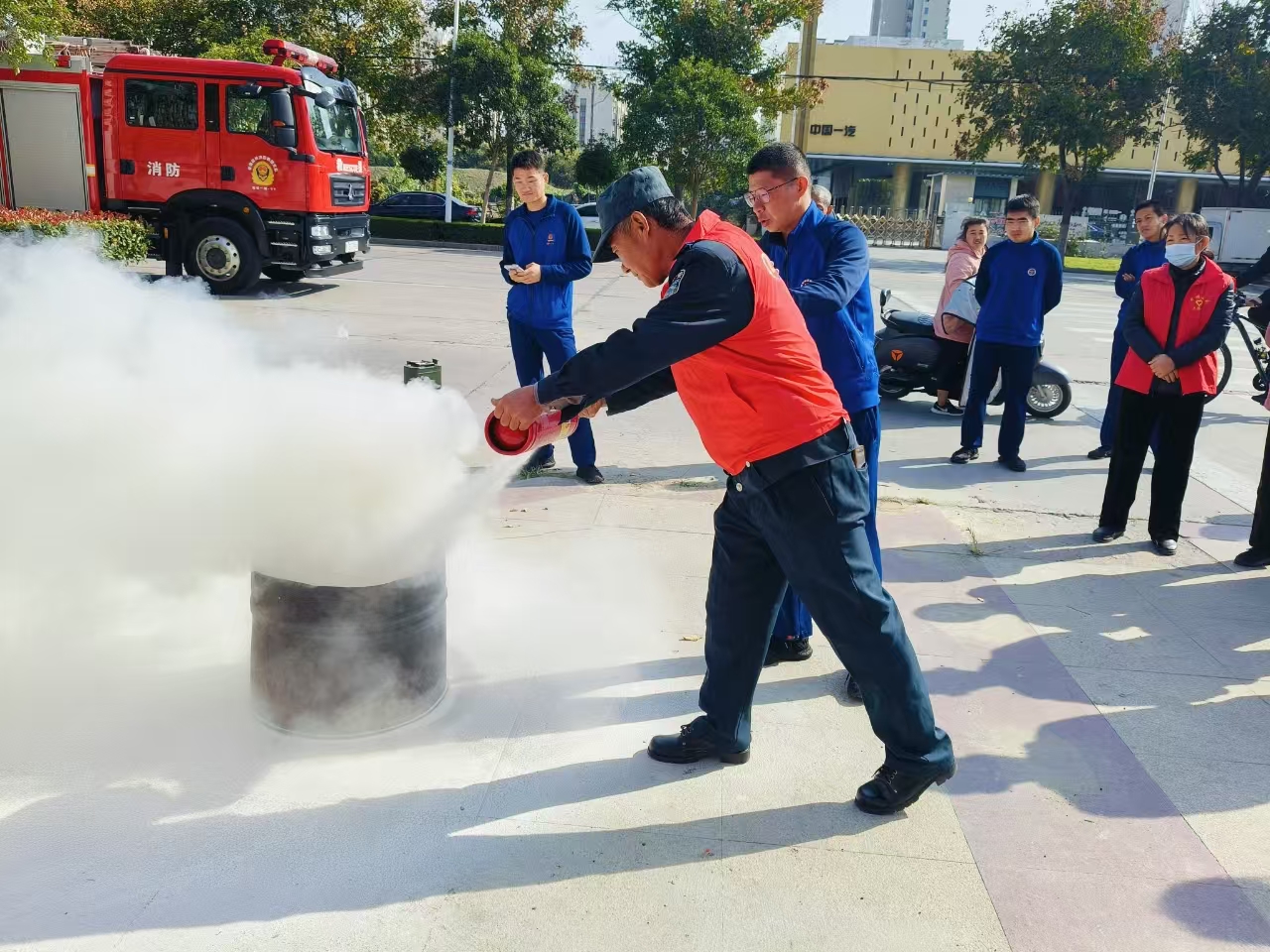 生命之上，安全保障 ——卓耕廣場項目部成功舉辦消防演習活動   