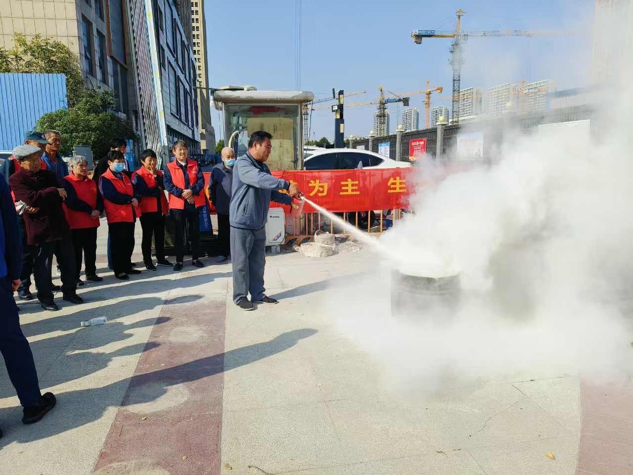 生命之上，安全保障 ——卓耕廣場項目部成功舉辦消防演習活動   