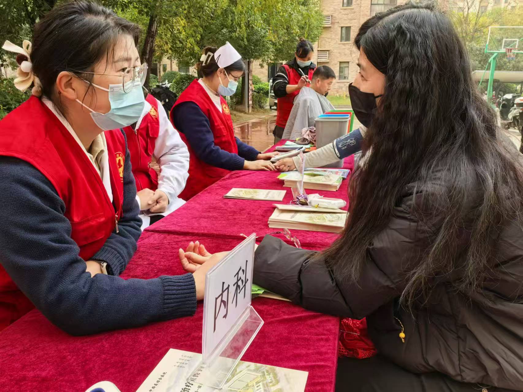 志愿服務暖人心，共建和諧社區——易景凱旋城國際志愿者日活動